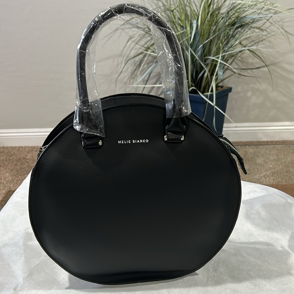 New Melie Bianco black vegan leather round bag w/adjustable strap. - Picture 2 of 10